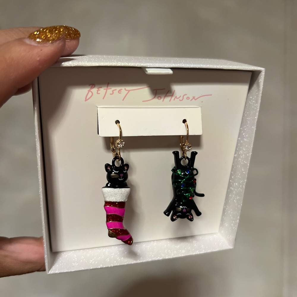 Betsey Johnson Christmas Cats Mismatch Earrings - Picture 2 of 7
